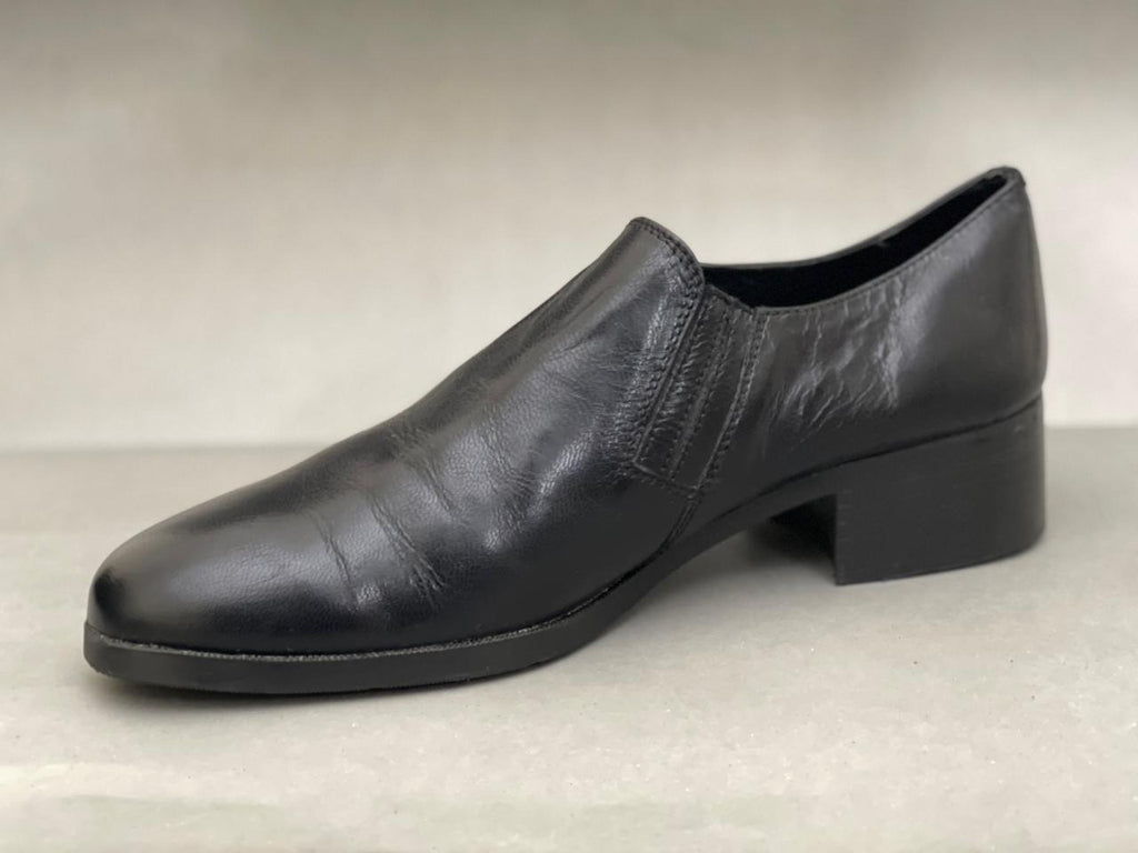 Trotters Ash Women's Slip On loafers